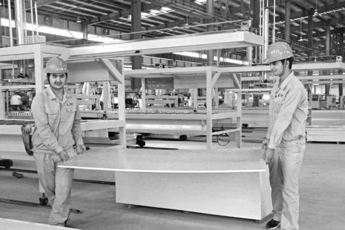 集體過(guò)生日 開展 民族團(tuán)結(jié)一家親 活動(dòng) 住上新宿舍 和田少數(shù)民族員工實(shí)現(xiàn)轉(zhuǎn)移就業(yè) 開啟新生活